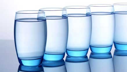 8 gelas air putih